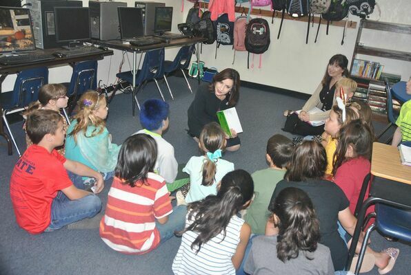 State superintendent Joy Hofmeister reads to Mrs. Thornton's third grade class at Central High.