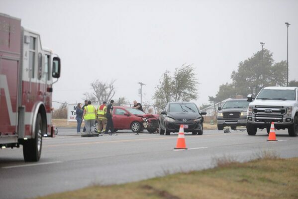 A two-vehicle accident with injuries happened around 3:30 p.m. Wednesday, Nov. 23, on US 81 at the south end of Marlow in front of the Kwik Lube business. Photo by Toni Hopper/The Marlow Review