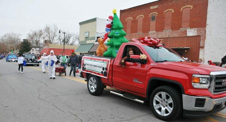 Stephens County Humane Society volunteers brought their own unique flair and a float to the annual Marlow
Christmas Parade during the 2021 event. There is no pre-registration to participate in the parade, which begins at
10 a.m. Line-up is 8 to 8:45 a.m. Photo File Art/The Marlow Review
