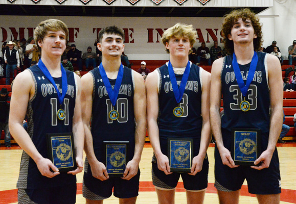 From left, Kaden Harris, Blayd Harris, Boomer Brooks and Parker Boyles.
Boyles received the Most Valuable Player award, Kaden Harris and Blayd Harris were named to the All-Tournament Team and Boomer Brooks received the Sixth-Man Award.
Photo by Toni Hopper/The Marlow Review